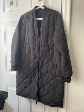 Frank and Oak quilted reversible black long bomber